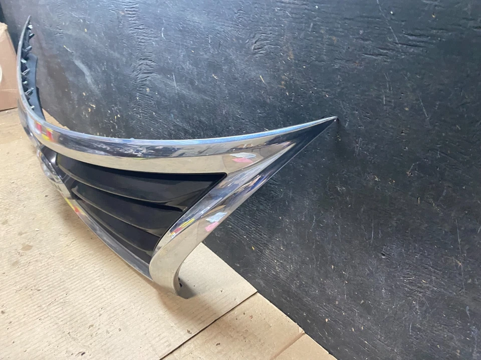 Nissan Altima 2013 a 2015 parrilla superior delantera sedán fabricante de equipos originales U7765 DG Foto 2 de 4