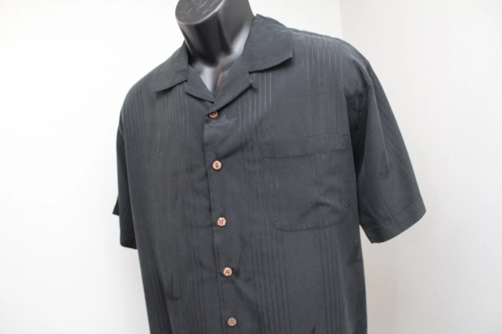 Tommy Bahama Hawaiian Shirt 100% Silk Black Sailboats Short Sleeve Mens Large