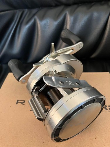 Carrete de baitcasting para mano derecha Daiwa Ryoga 2020 usado con caja enviado desde Japón - Imagen 2 de 16
