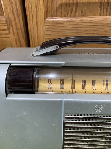 Radio portátil vintage década de 1940 RCA Victor modelo 8BX6 (ver descripción) - Imagen 5 de 20