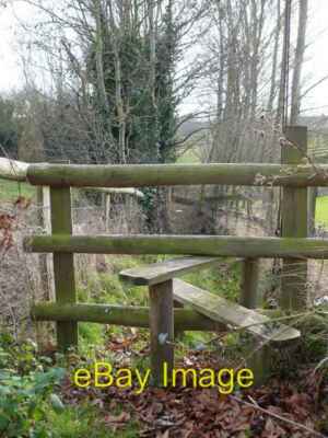 Photo 6x4 Stile and footpath to Fox Wood Neames Forstal  c2008