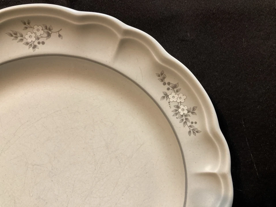 Обеденная тарелка Pfaltzgraff Heirloom 10 3/8 дюйма - Изображение 2 из 4