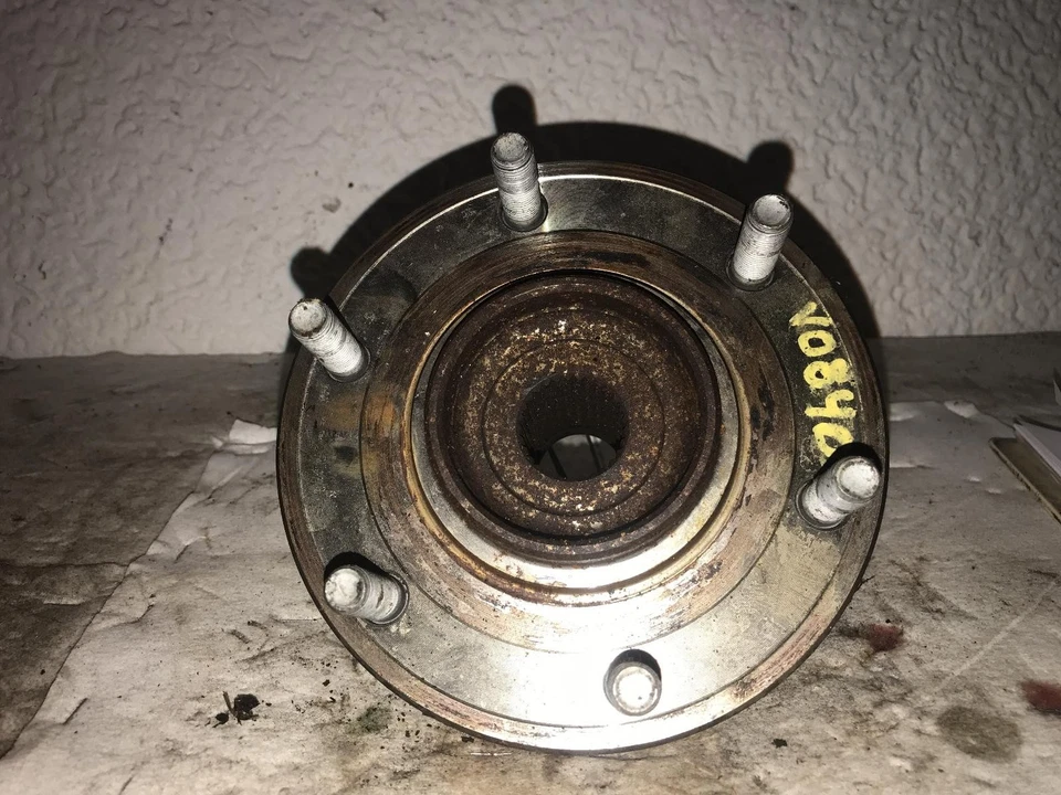 Cubo de roda dianteira usado serve: 2013 Nissan Titan dianteiro 4x2 dianteiro grau A - Imagem 2 de 4