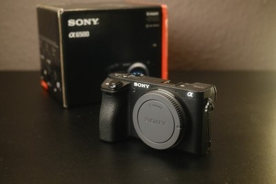 Sony Alpha 6500 (Englisch) APS-C Kamera Body mit Extras (Cage, SD Karte etc.)