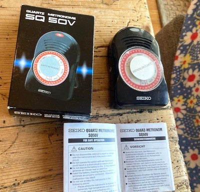 SEIKO QUARTZ METRONOME SQ 50V-NEVER USED-BOX,INSTRUCTIONS,STAND-SOUND,LIGHT