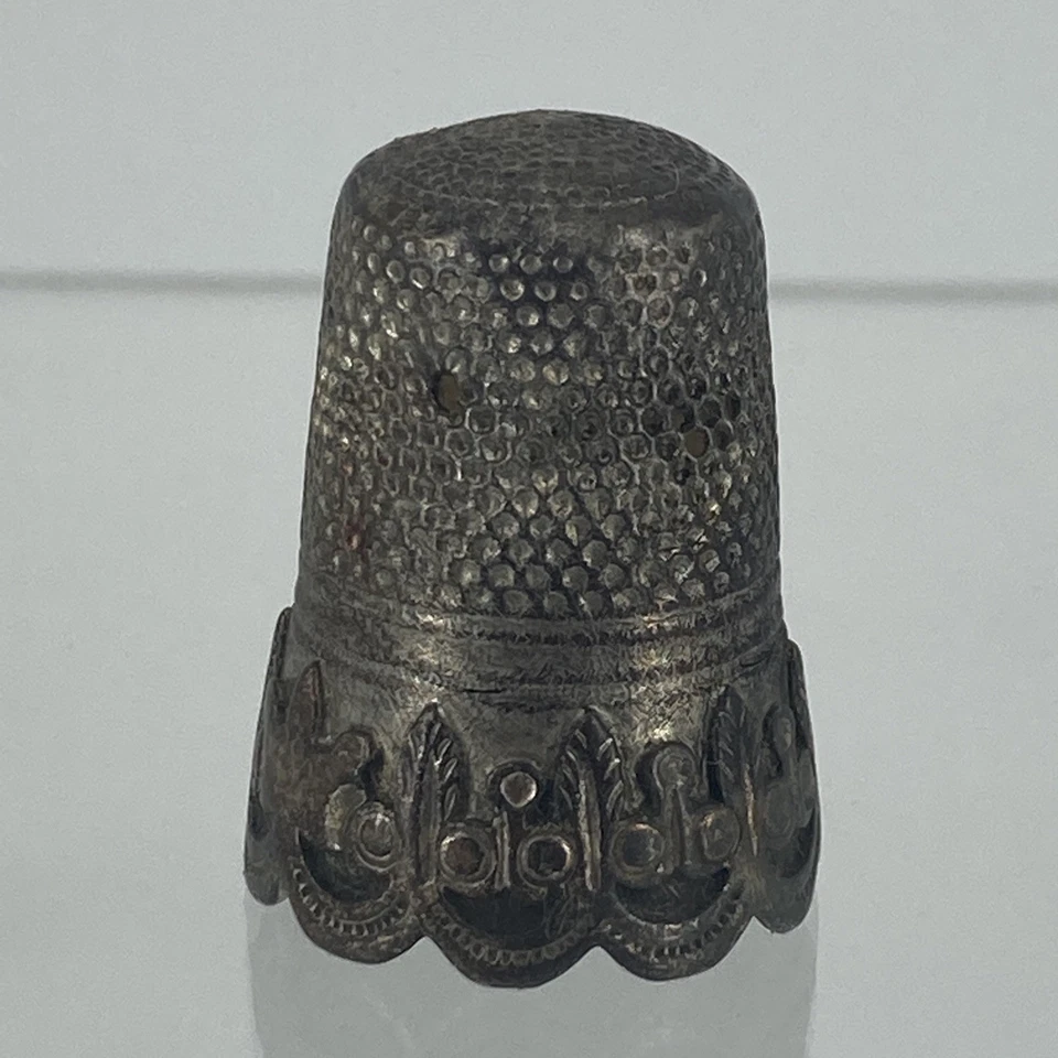 Ancien Dés à Coudre Argent Fleur de Lys 4,53gr - Photo 2/4