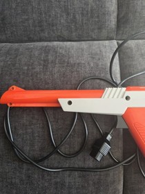 1985 Nintendo NES Zapper Gun Orange/Grey