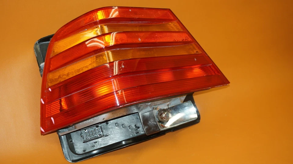 MERCEDES BENZ S320 TAIL LIGHT LEFT DRIVER 1992 1993 1994 W140 S500 A1408200564 - Image 2 of 4