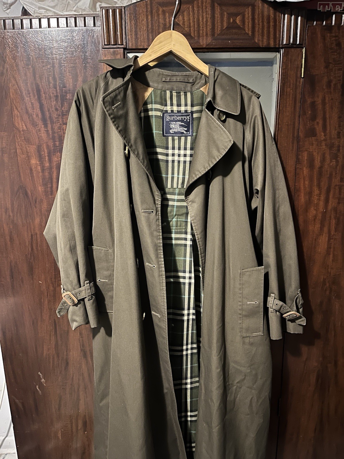 Burberry Classic Trench Coat for Men and Women