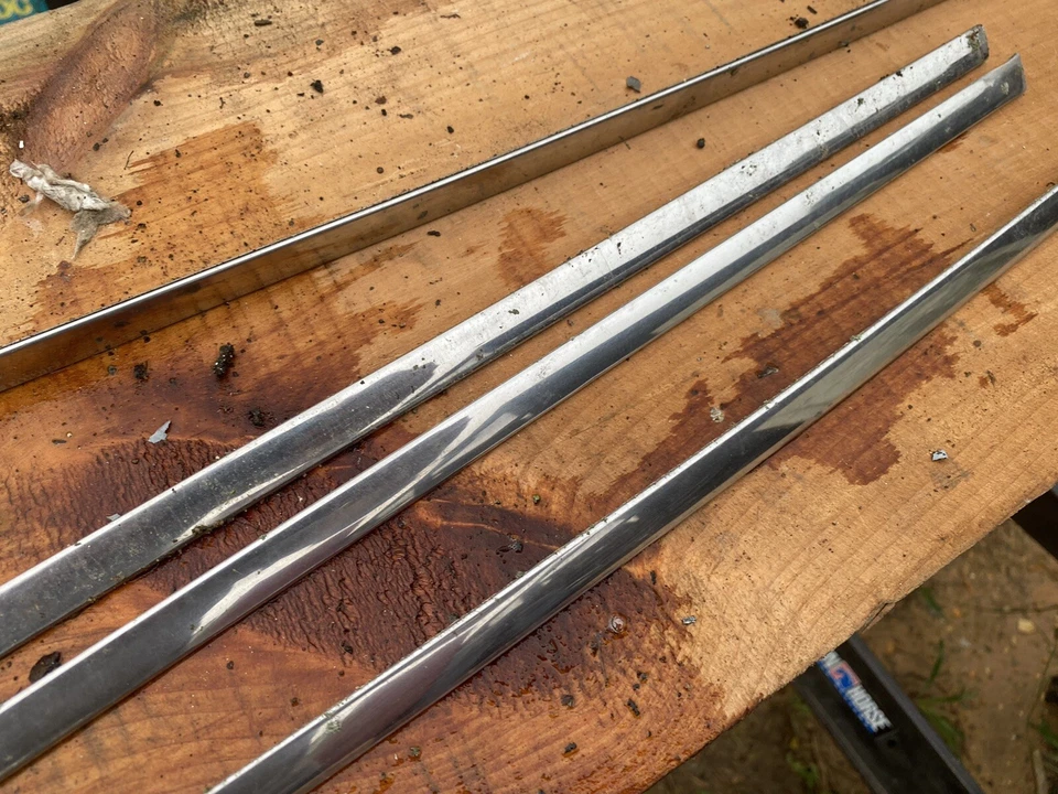 Ford Fairlane 500 1963 sedán de 2 puertas ventana trasera juego de molduras de acero inoxidable vidrio trasero Foto 4 de 4