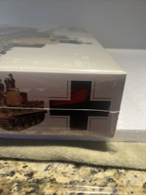 Tamiya 1/25 German Tiger I SD.KFZ.181 Box New Sealed 30611