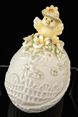 Vintage  Chick Figurine Easter Trinket Box Egg Lid Bisque Porcelain