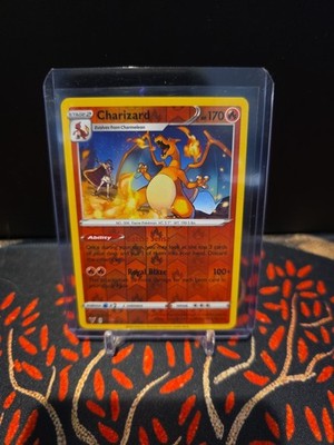 Charizard Reverse holo Pokémon SWSH04: Vivid Voltage 025/185 