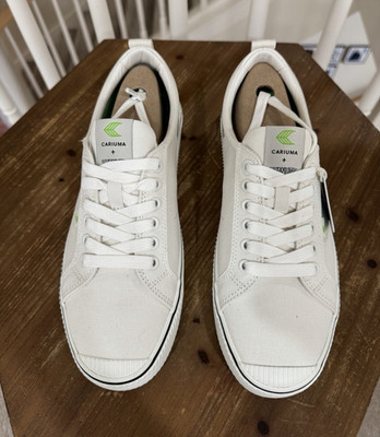 Cariuma OCA Low x Peanuts Snoopy Skate Sneaker Low Top Unisex (M 9, W 10.5)