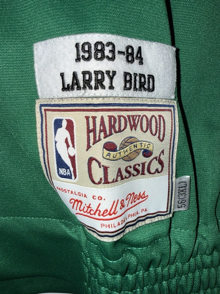 Camisa de tiro Mitchell & Ness NBA 1983-84 Boston Celtics Larry Bird 3XL 56 Foto 3 de 4