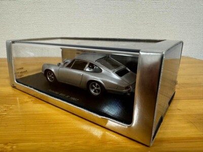 1/43 Spark Porsche 911 R 1967 Silver w/ Case From Japan 1/43 Spark Porsche 911 R 1967 Silver w/ Case From Japan