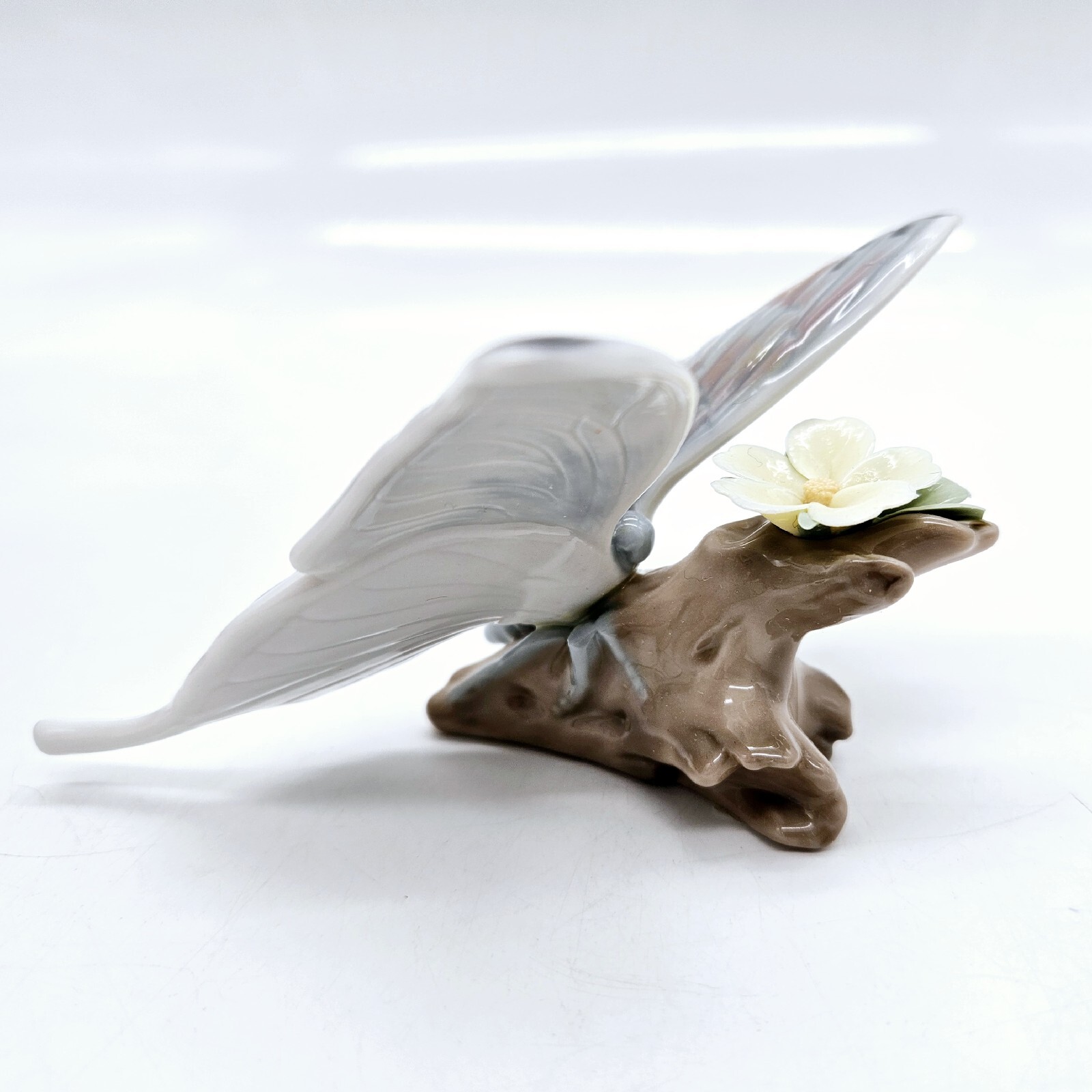 Lladro Butterfly Porcelain Figurine 6703 From Nature's Pallet 4" in Box