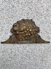Großer alter Bronze Beschlag Möbelbeschlag Zierbeschlag Ornament  Obstkorb Antik