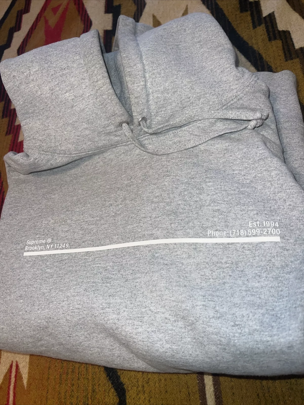 Sweat shirt à capuche Supreme Shop Brooklyn : gris bruyère   Taille : Large