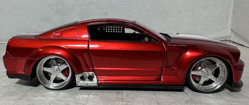 JADA 1/24 DUB CITY RED/WHITE FORD MUSTANG GT-R CONCEPT - Picture 2 of 11