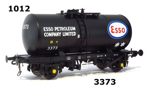 Heljan 1012 35 Tonnen B Tank 3373 in Esso Black Livery | Condition: New