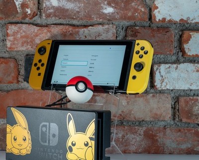Nintendo Switch Pokemon Let's Go Pikachu Eevee Edition + 4 Spiele Bundle