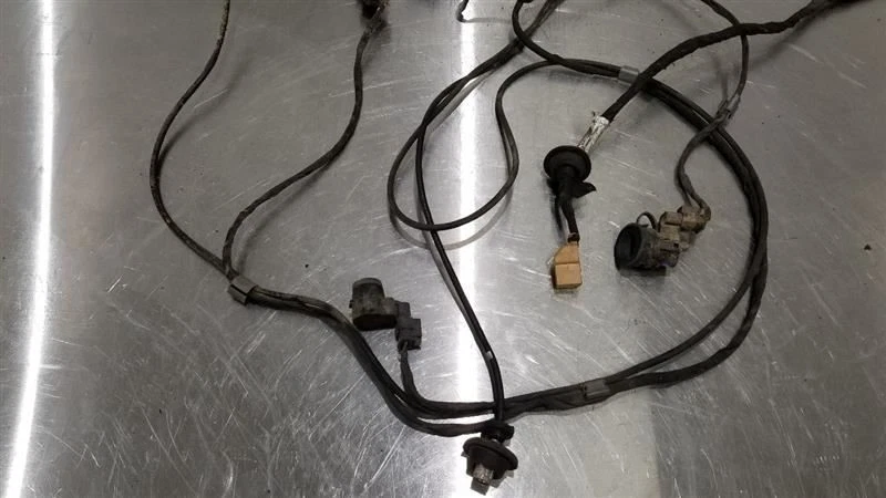 10 MERCEDES BENZ G550 463 TYPE REAR BUMPER WIRE HARNESS WITH SENSORS - Image 2 of 4