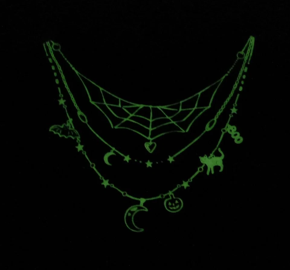 Camiseta Carters Negra Manga Larga Talla 9 Meses Brilla en la Oscuridad Collar Estampado Foto 4 de 4