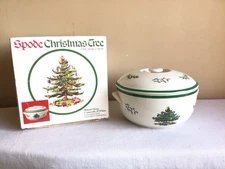 Spode England Christmas Tree Holiday Round Covered Deep Casserole 4.5 Pints
