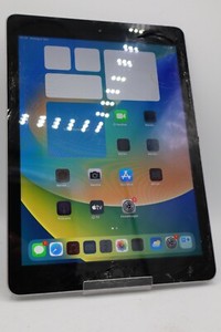 Apple iPad 5.Gen WiFi A1822 Space Grau 32GB Displayschaden #5067