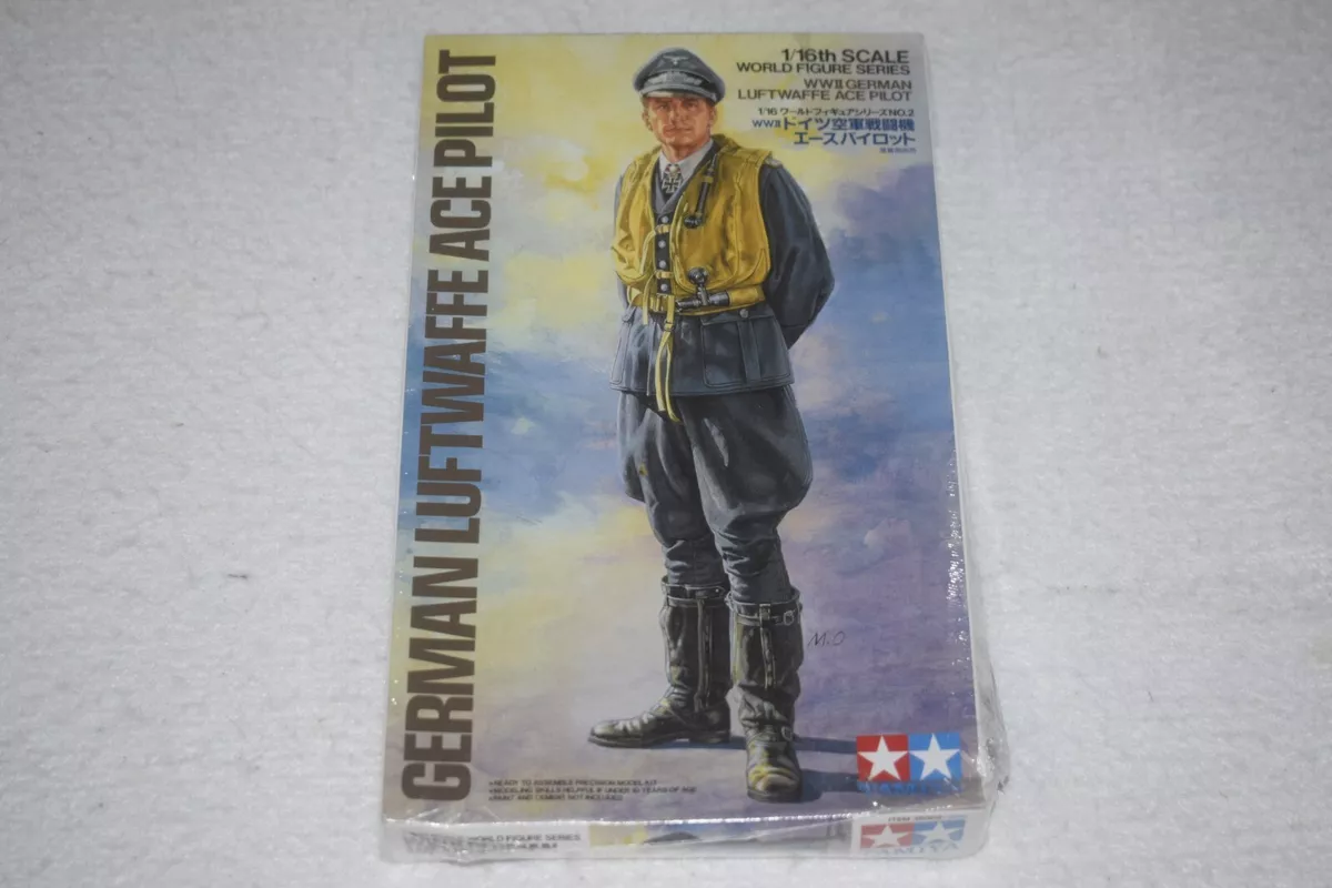 Tamiya Figurine 1/16 Scale World Figure Series WW2 German Luftwaffe Ace Pilot