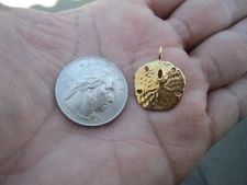 Vintage 14K Solid Yellow Gold Large Sand Dollar Pendant / Charm