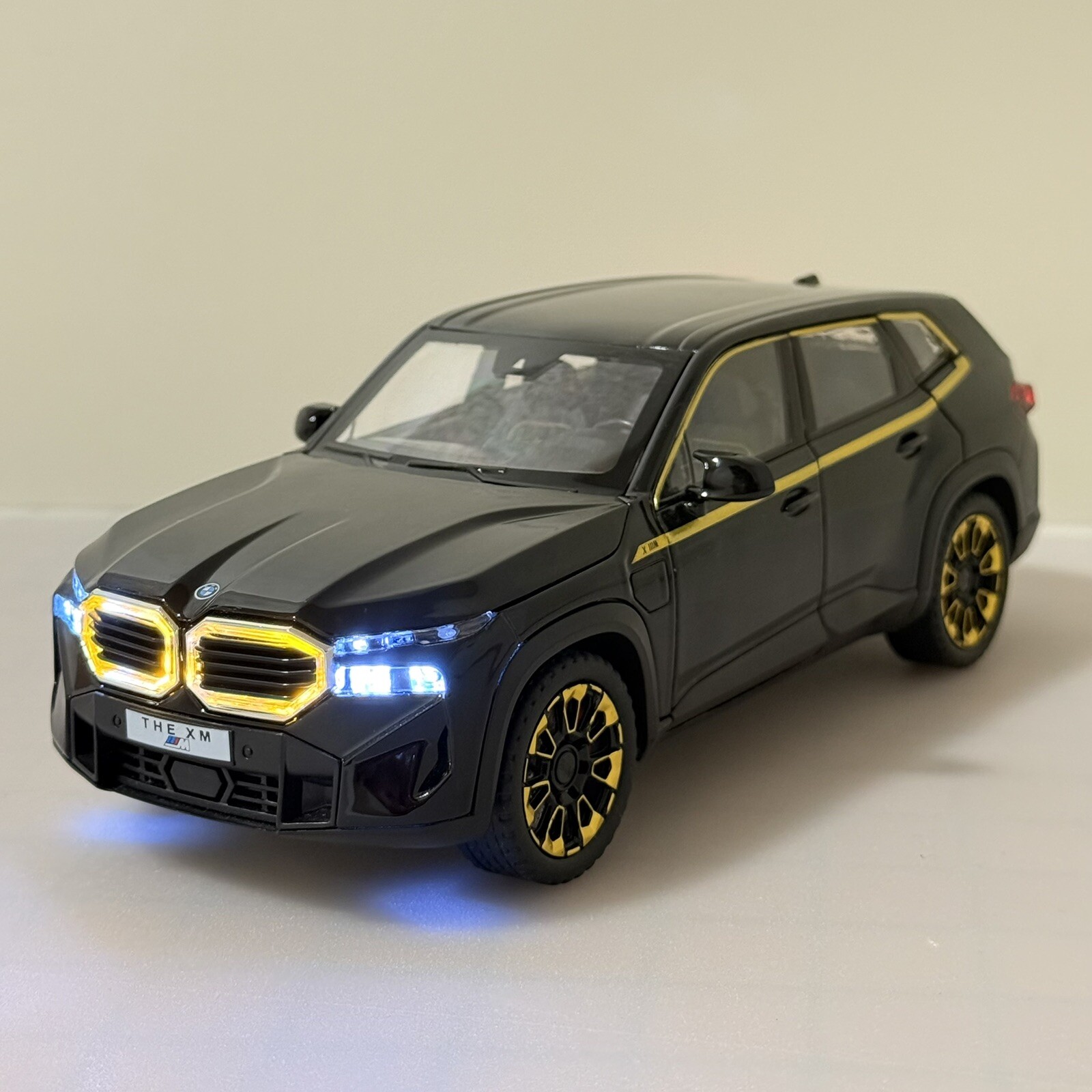 Voiture miniature jeu 1/24 BMW XM modèle réduit collection enfant
