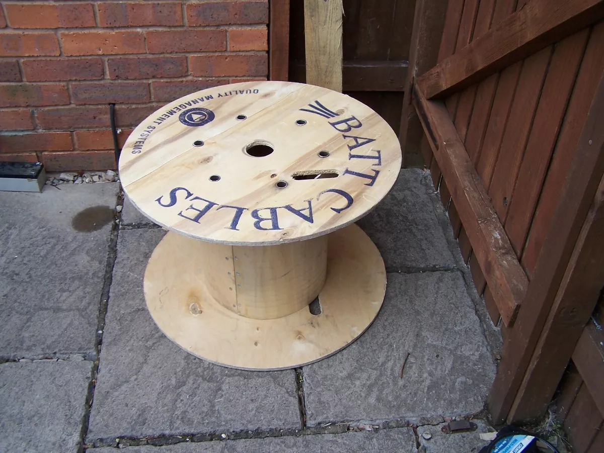 Wooden cable 2024 reel table