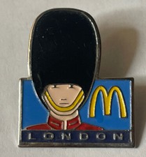 Pin's ARTHUS BERTRAND Mc Donald's LONDRES LONDON garde royal Mc Do Mac Donald