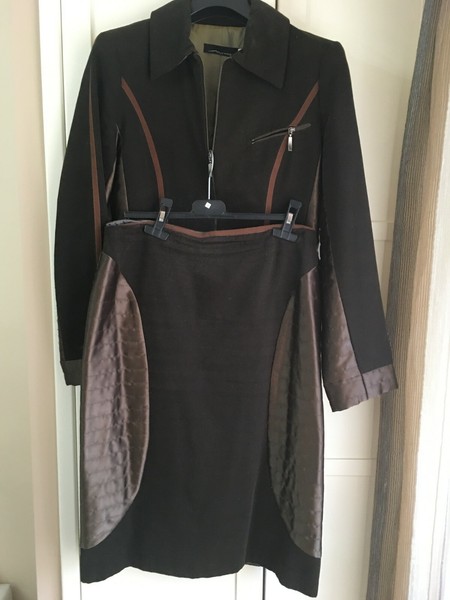 Traje chaqueta-falda. M de Miguel