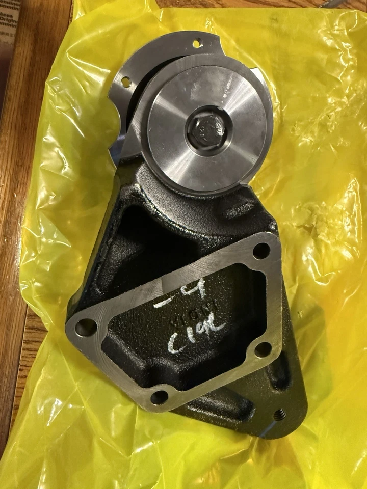 Soporte de puntal del ventilador de refrigeración del motor Mopar 68444245AA para 2019 2024 Ram 2500/3500 Foto 3 de 4