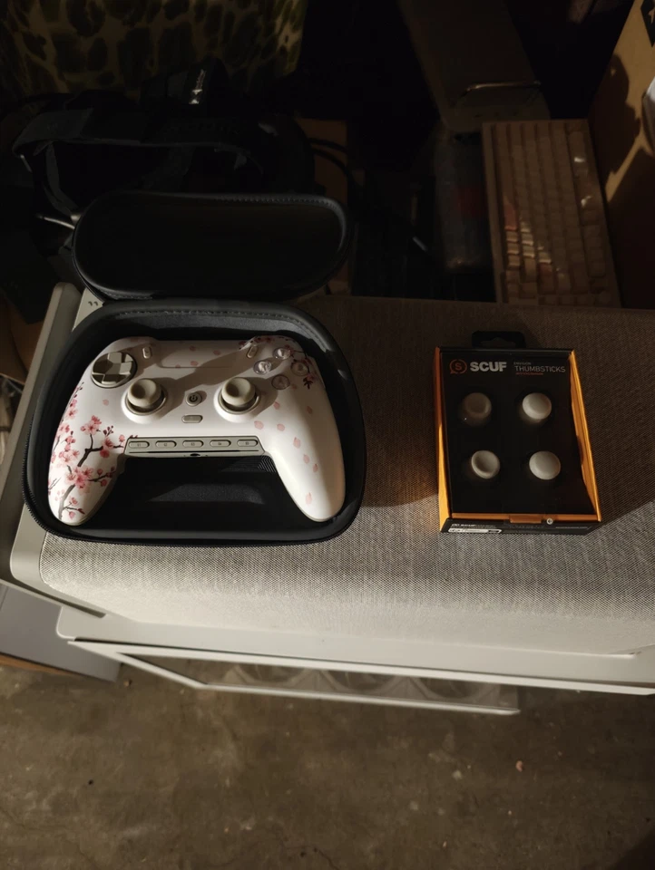 SCUF Envision Pro controller with a Cherry Blossom design - Image 2 of 2