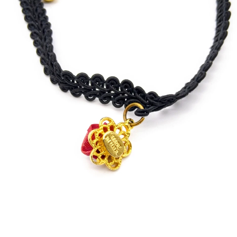 Collar Gargantilla Encaje Negro con Colgante Rosa Tela y Acentos Tono Dorado Foto 3 de 4