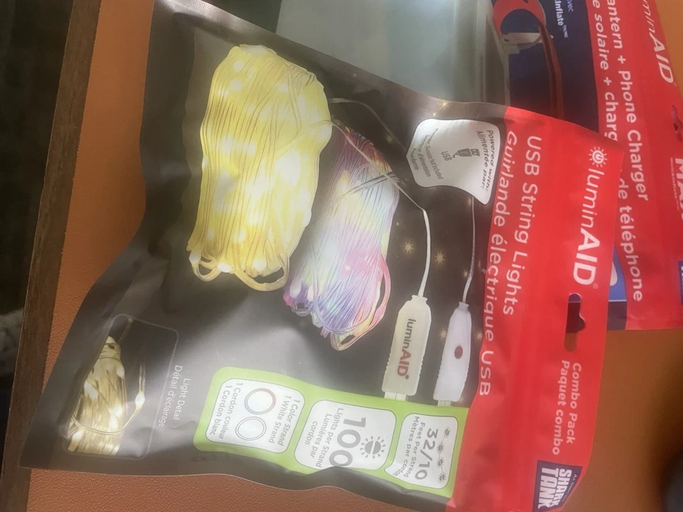 Linterna solar y cargador de teléfono LuminAID MAX 2 en 1, cadena de luces incluidas Foto 2 de 4