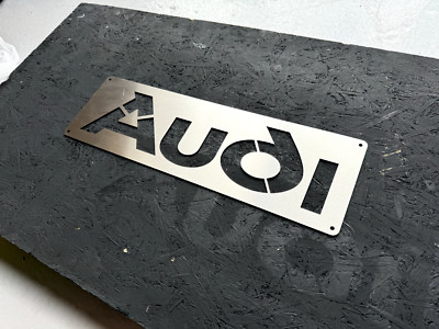55 cm Audi Edelstahlschild - robust, Wanddekor für Männerhöhle 