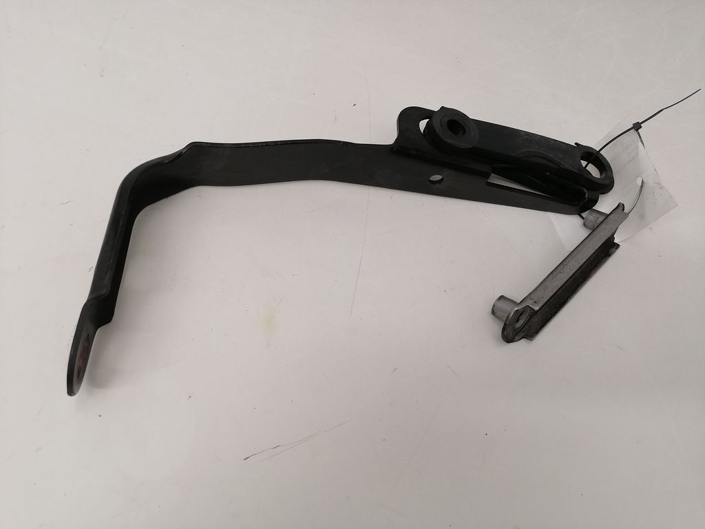 Mercedes-Benz E W212 W204 Muffler mount bracket holder A2044928741 