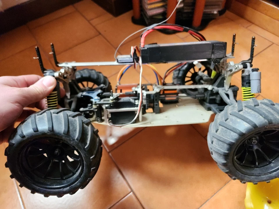 MACCHINA TELECOMANDATA RC FUORISTRADA RADIOCOMANDATO ALTA VELOCITA' SCALA 1:10 - Immagine 2 di 4