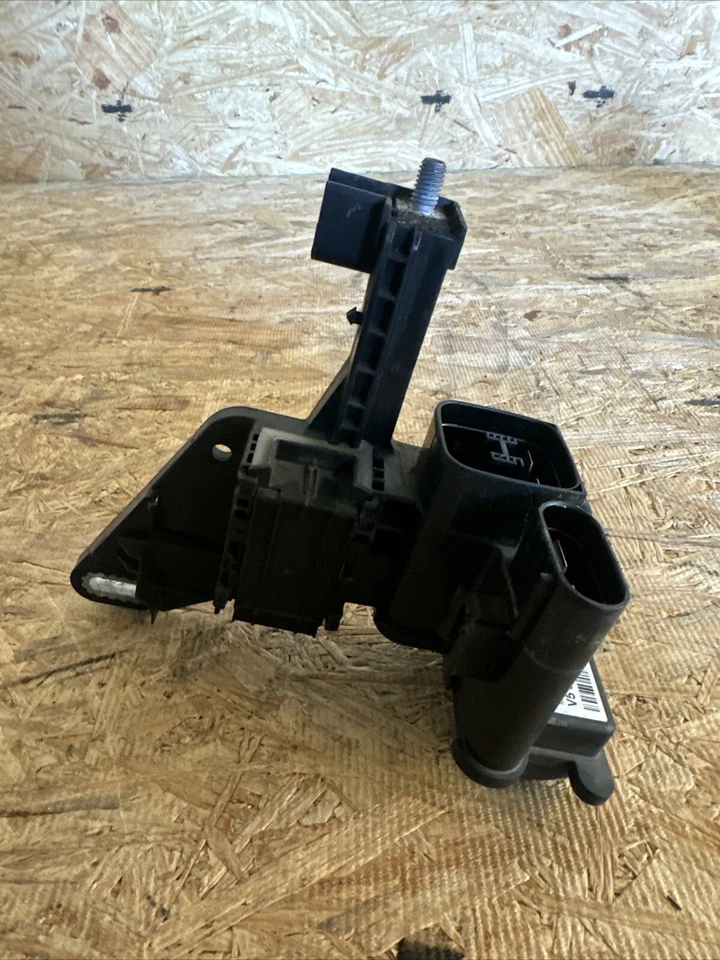 BMW 320i 328i F30 2012-2018 terminal de batería de distribución de encendido externo (A8) Foto 2 de 3