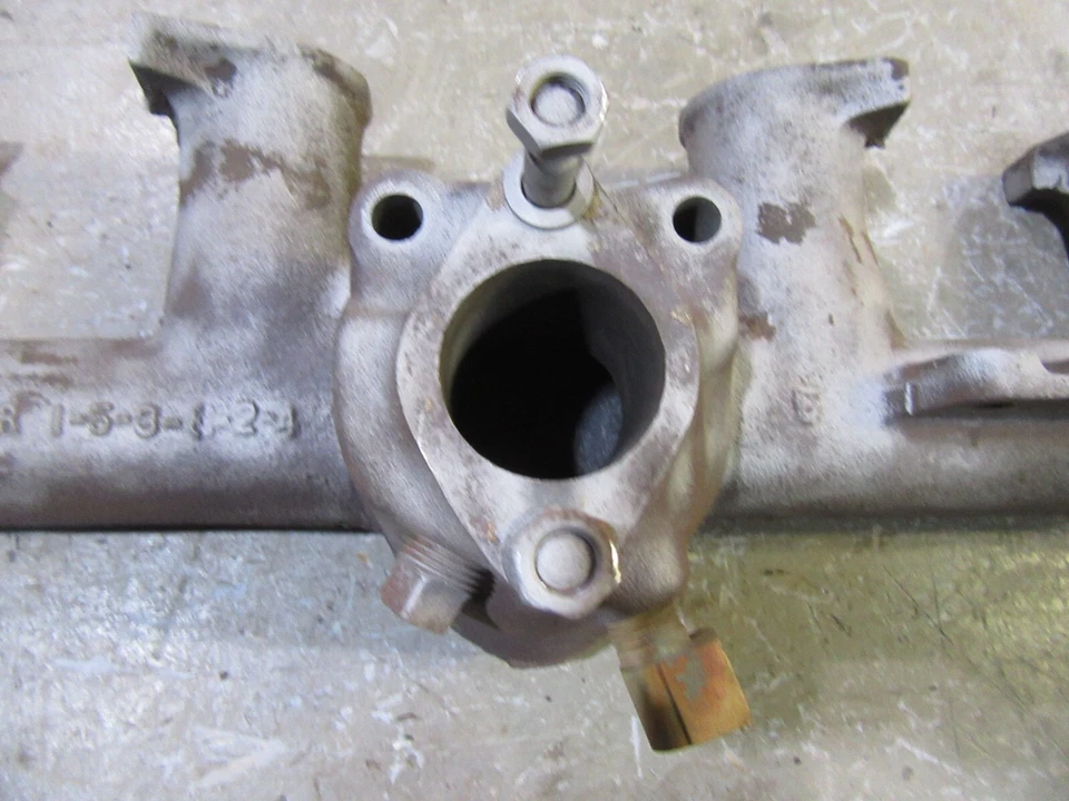 Camión Ford F100 F250 1958 1959 colector de admisión de motor de seis cilindros hierro fundido Foto 2 de 4