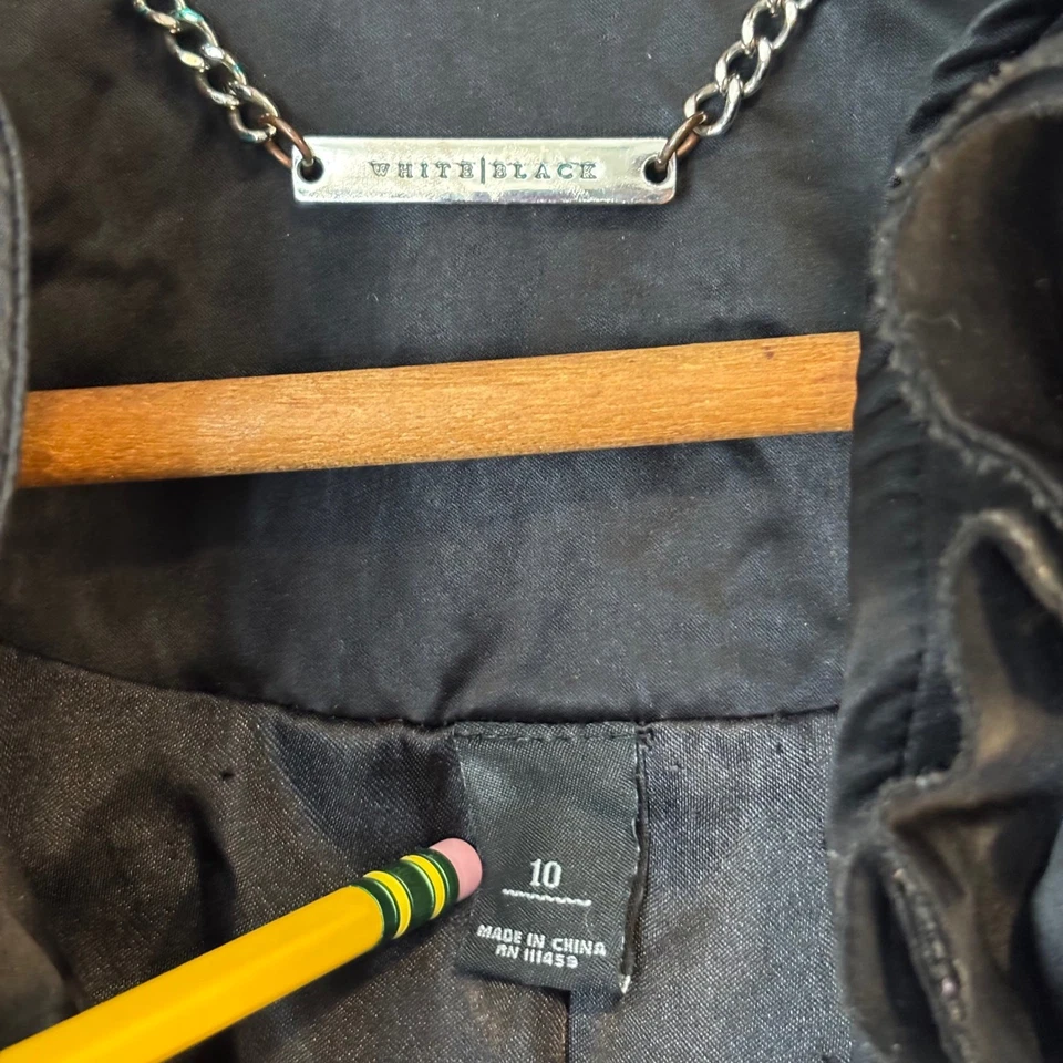 Abrigo para mujer WHITE HOUSE BLACK MARKET negro con volantes cuello de flores vampiro gótico Foto 4 de 4