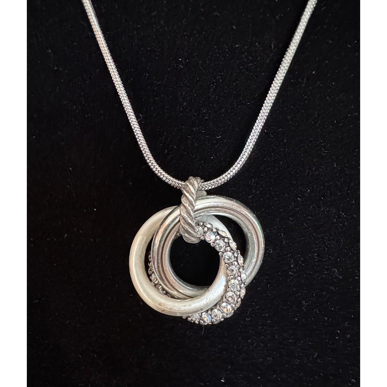 Silver Tone Three Interlocking Ring Necklace 20” … - image 2
