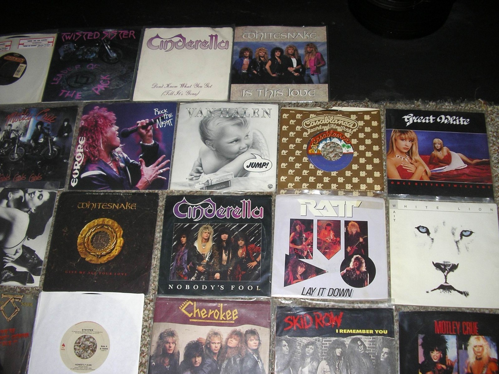 KISS/VH/DEF/CRUE/RATT/POISON/SKID ROW/CINDERELLA/WINGER-32 LOT 45's MORE! READ!