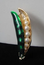 Vintage Green Pea Pod Brooch Pin