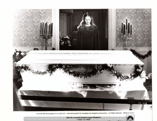 J447d Liv Ullmann cercueil face à face 1976 8 x 10 photographie vintage - Photo 1 sur 2